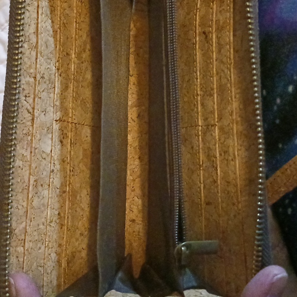 🌈EUC🌈Fused Hawaii Cork Wallet with wrist strap. - Picture 4 of 4